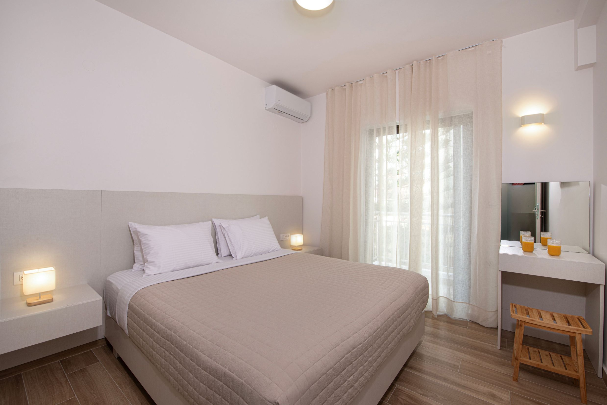 Sea Breeze Apartment Chania - Master Bedroom