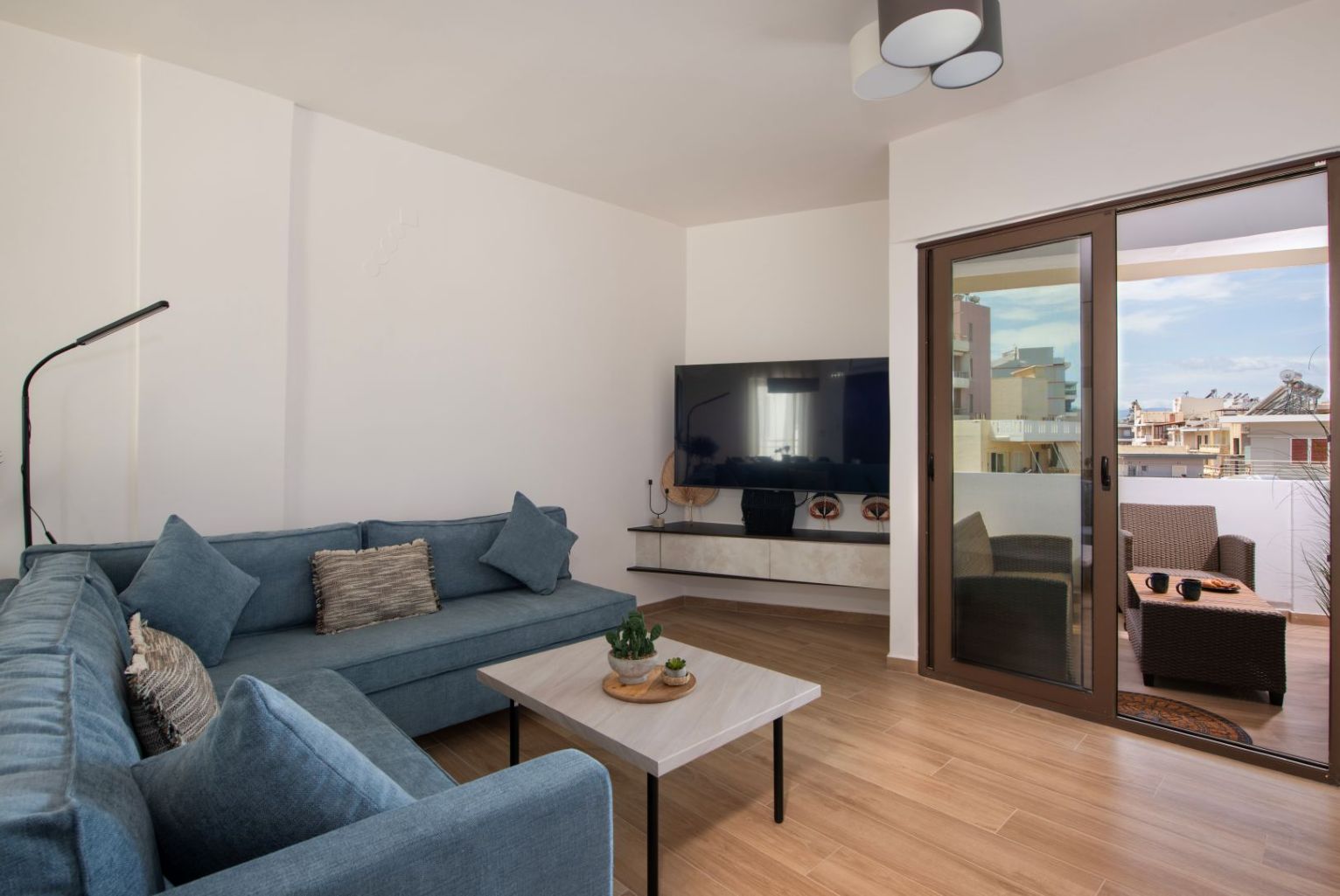 Sea Breeze Apartment Chania - living room with large window